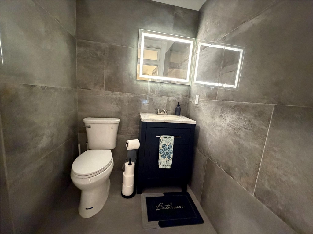 318 Hyde Park Boulevard - Photo 20
