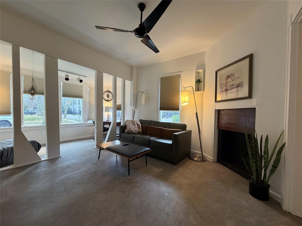 318 Hyde Park Boulevard - Photo 1