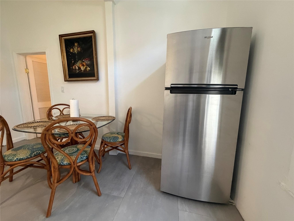 318 Hyde Park Boulevard - Photo 24