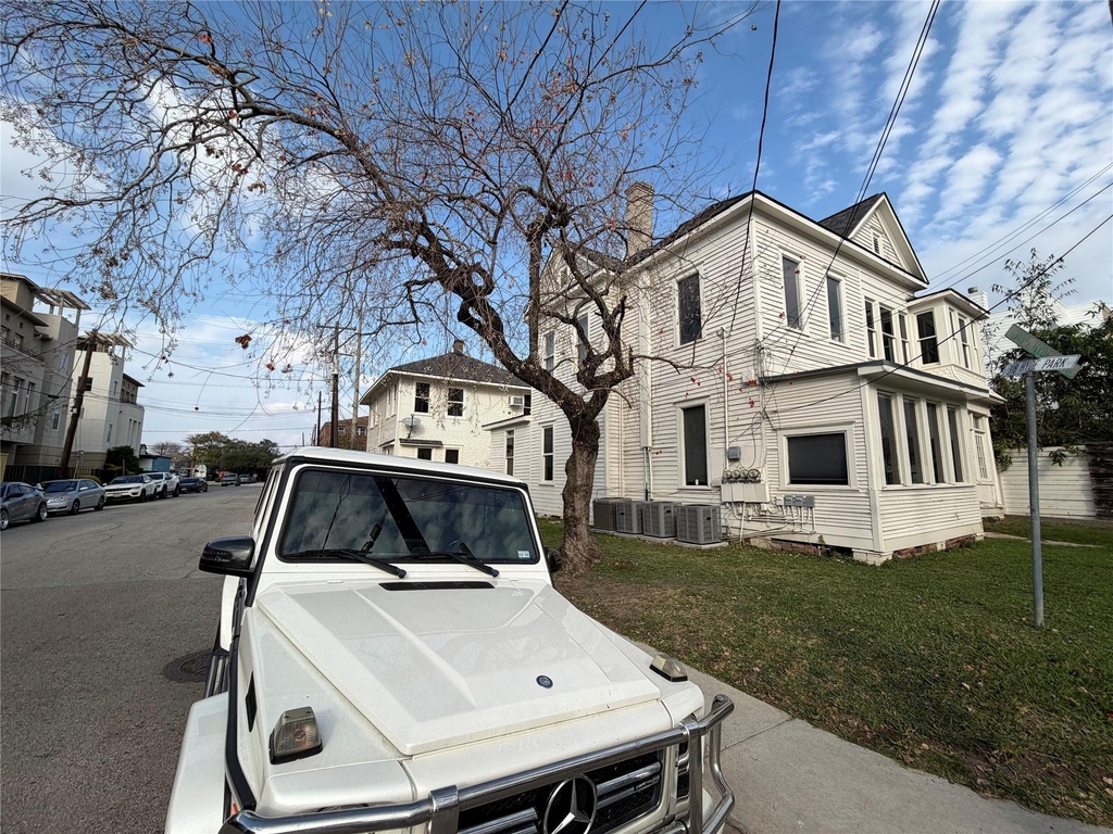 318 Hyde Park Boulevard - Photo 28