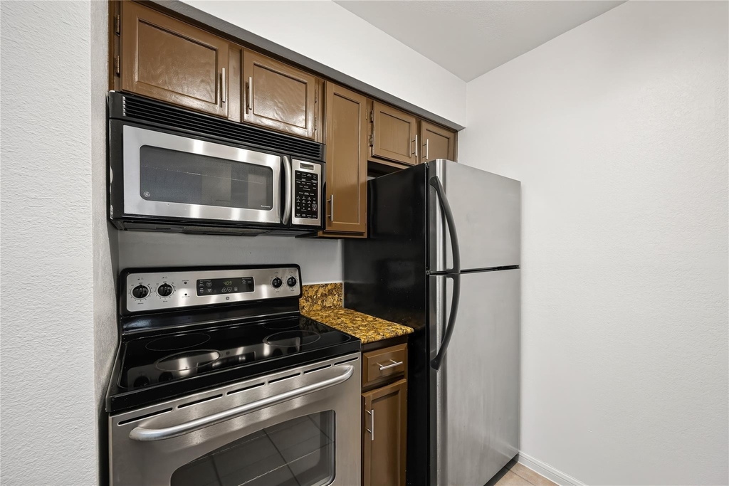 2120 El Paseo Street - Photo 2