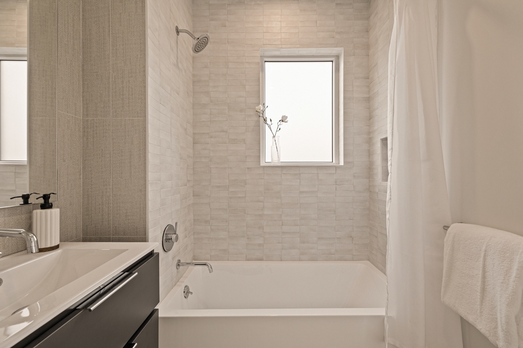 706 East 32nd Street - Photo 6