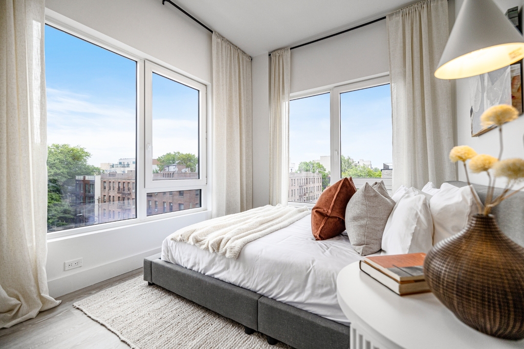 706 East 32nd Street - Photo 5