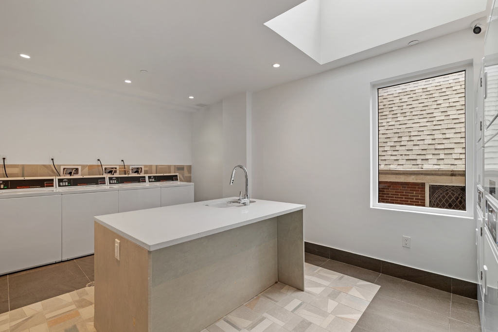 706 East 32nd Street - Photo 10
