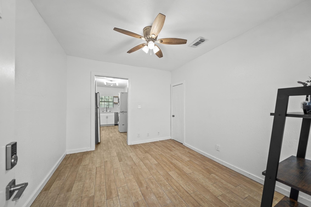 701 28th Street - Photo 0