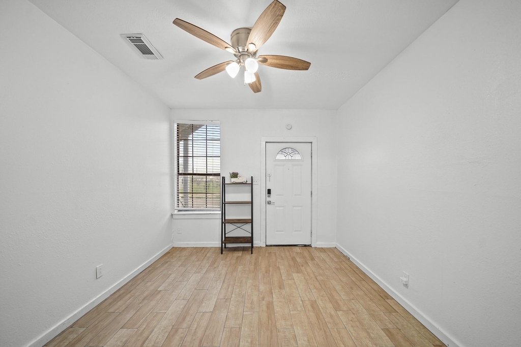 701 28th Street - Photo 1
