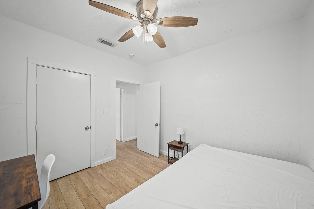701 28th Street - Photo 7