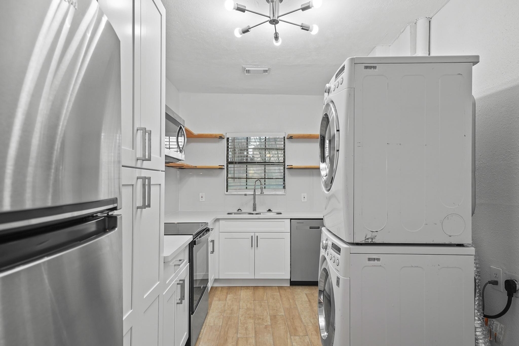 701 28th Street - Photo 2