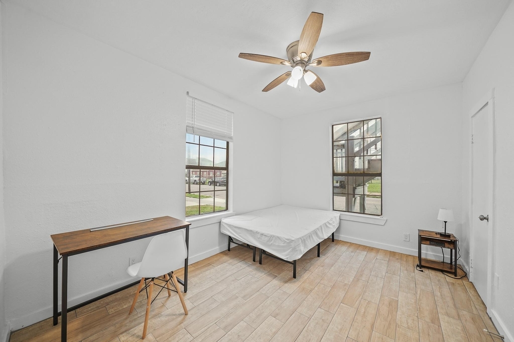 701 28th Street - Photo 8