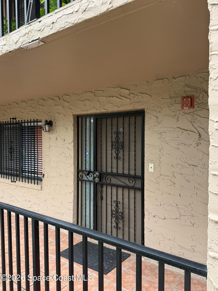1540 Riverside Drive - Photo 2