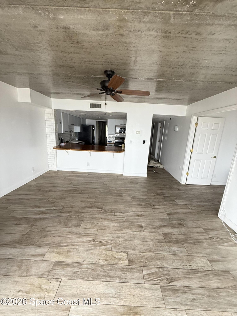 1540 Riverside Drive - Photo 3