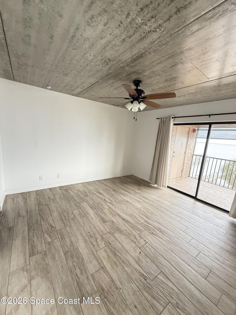 1540 Riverside Drive - Photo 6