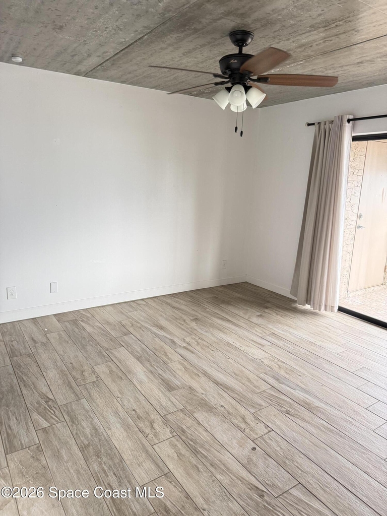 1540 Riverside Drive - Photo 5