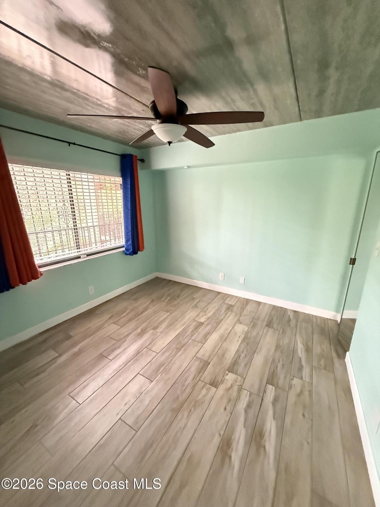 1540 Riverside Drive - Photo 4
