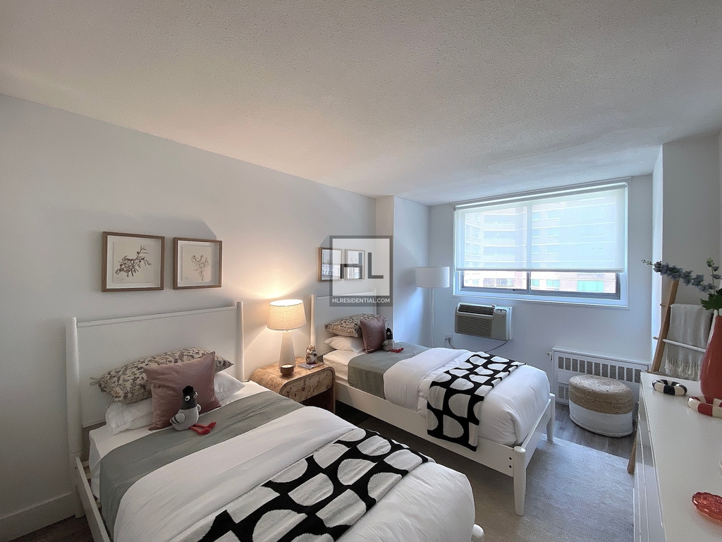 Second Avenue - Photo 3