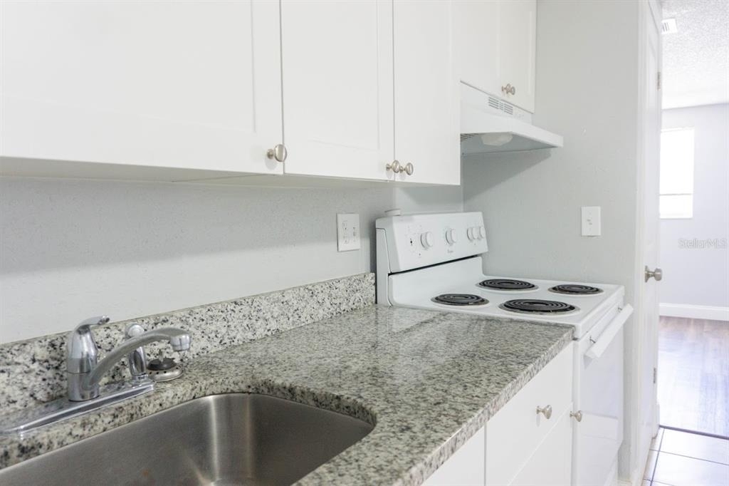 907 34th Avenue W - Photo 1
