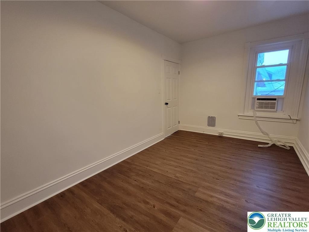 746 Linden Street - Photo 8