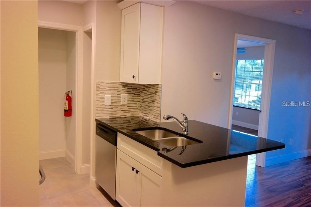 224 Afton Square - Photo 3