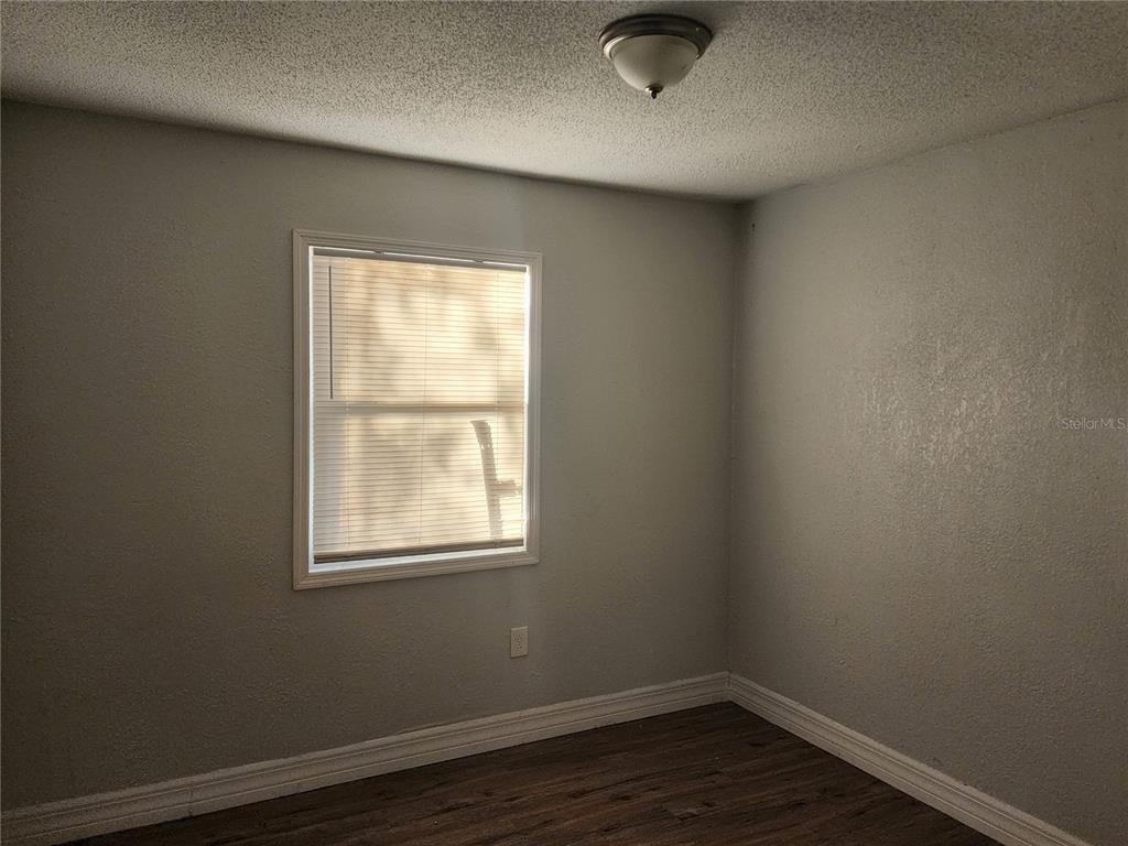 1105 Old South Drive - Photo 2