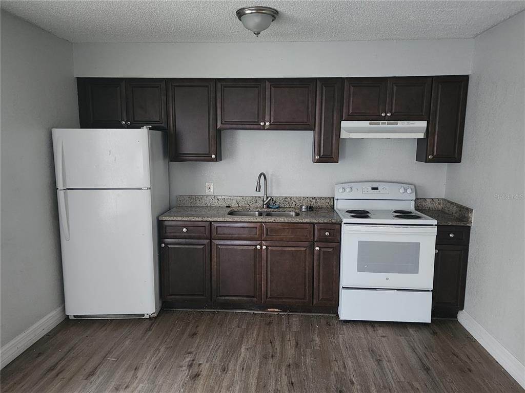 1105 Old South Drive - Photo 1