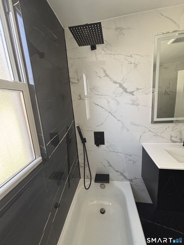 86-86 Waldorf Avenue - Photo 12