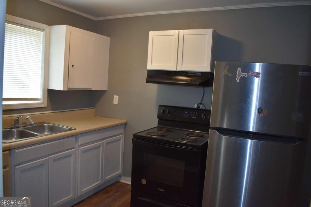 382 Cowan Street - Photo 2