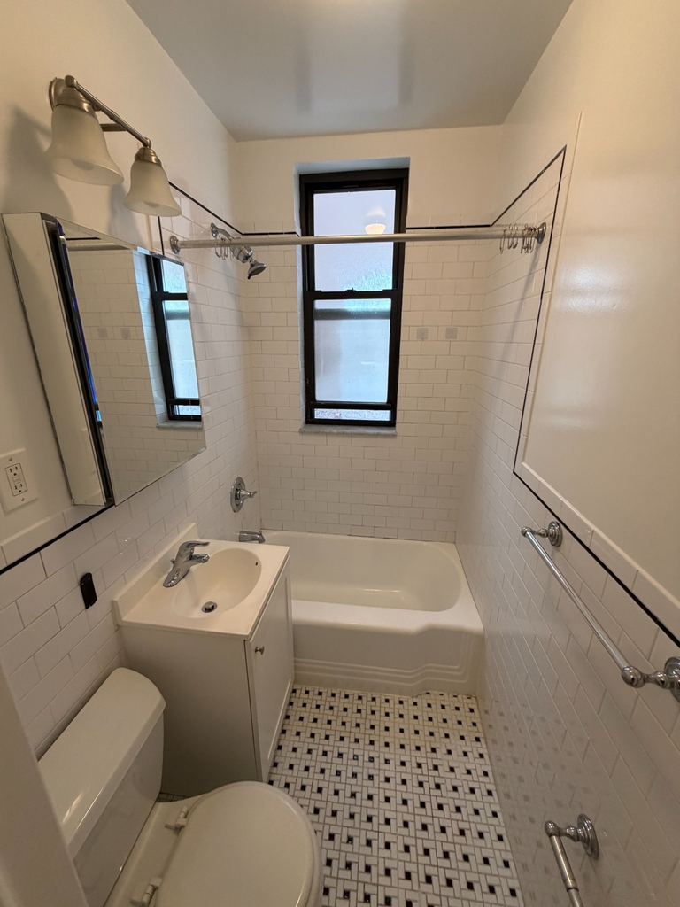 East 82nd Street - Photo 5