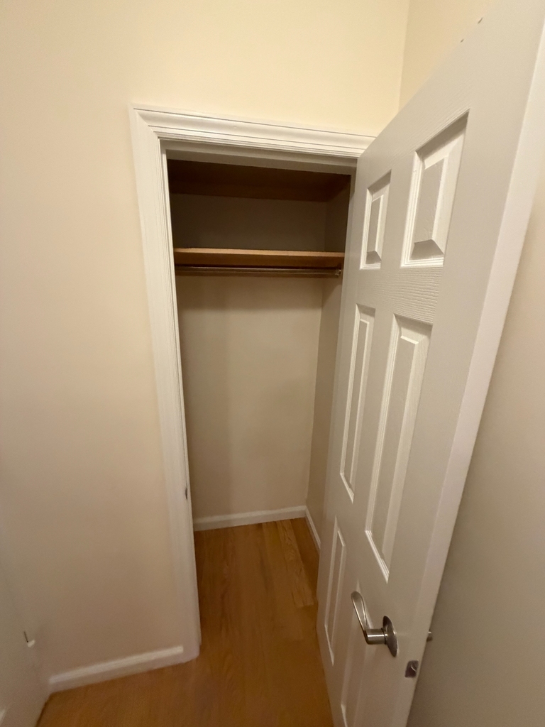 East 82nd Street - Photo 6
