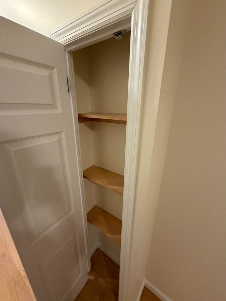 East 82nd Street - Photo 8