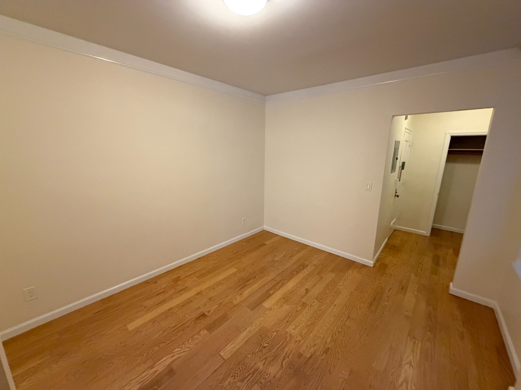 East 82nd Street - Photo 3