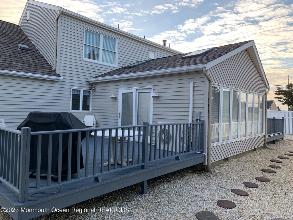 107 Carlton Place - Photo 2