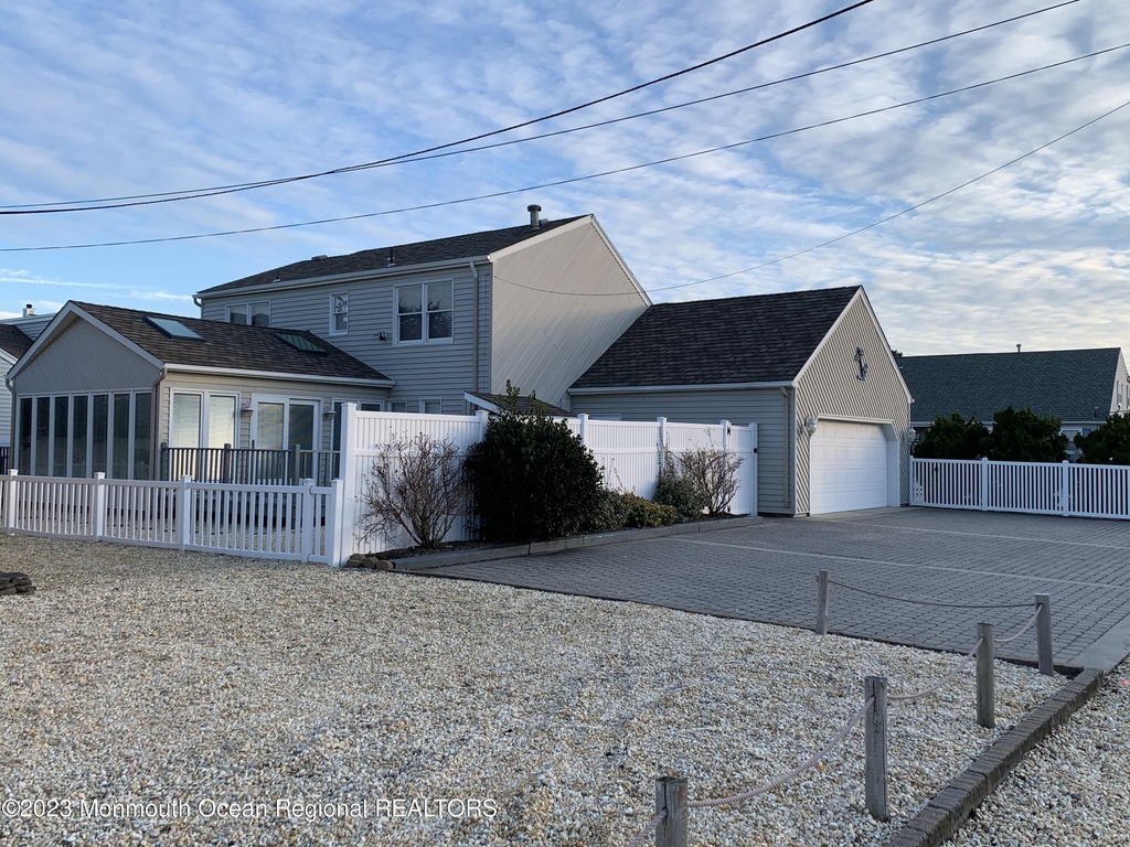 107 Carlton Place - Photo 1
