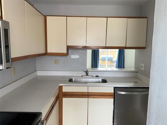 732 W Collins Street - Photo 5