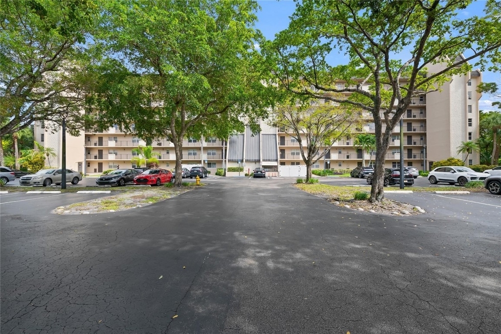 3300 W Rolling Hills Circle - Photo 1