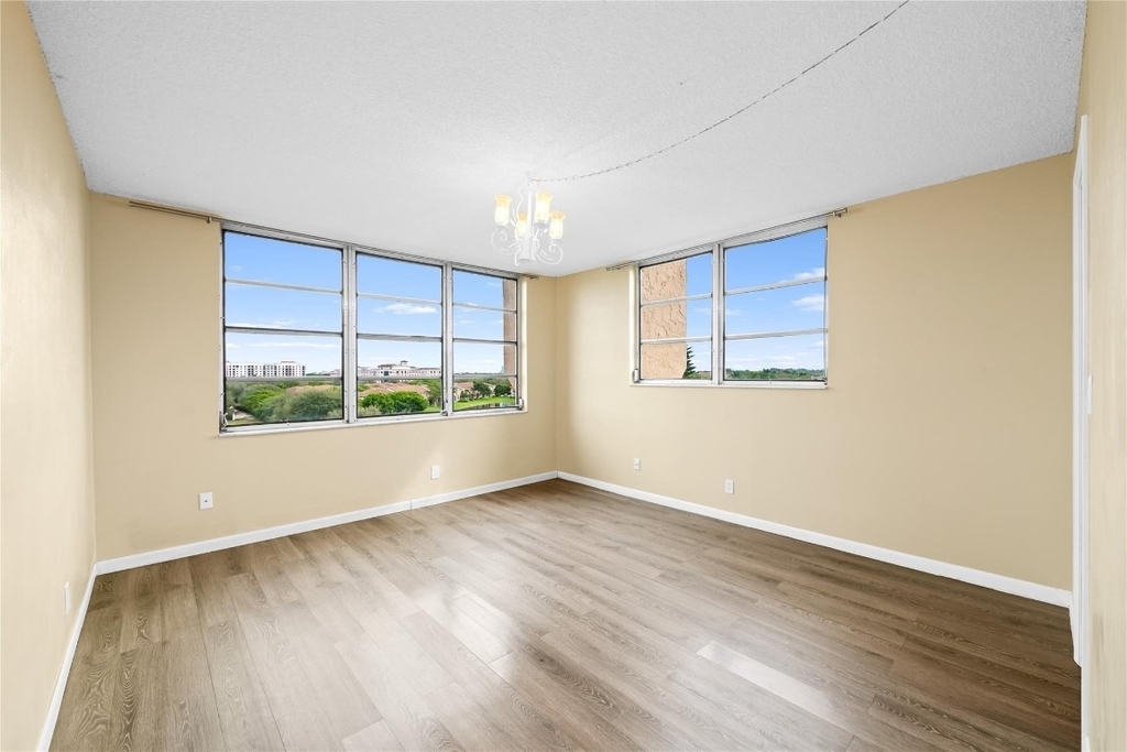 3300 W Rolling Hills Circle - Photo 8