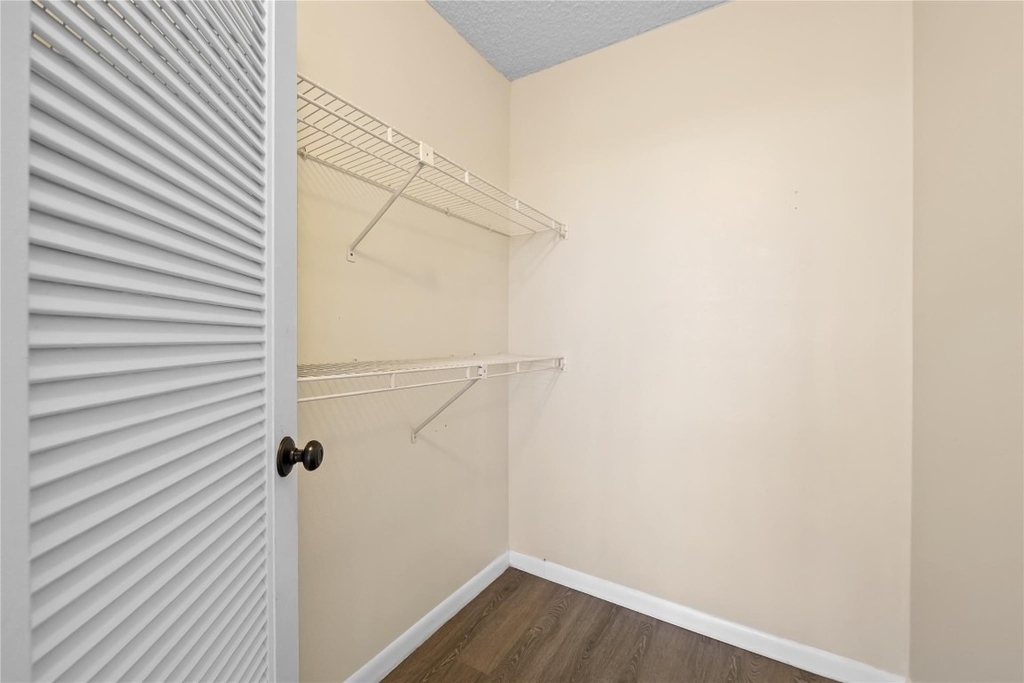 3300 W Rolling Hills Circle - Photo 10