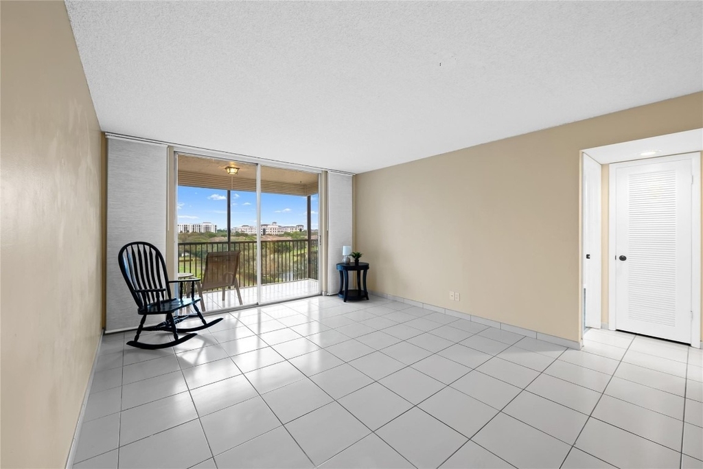 3300 W Rolling Hills Circle - Photo 4