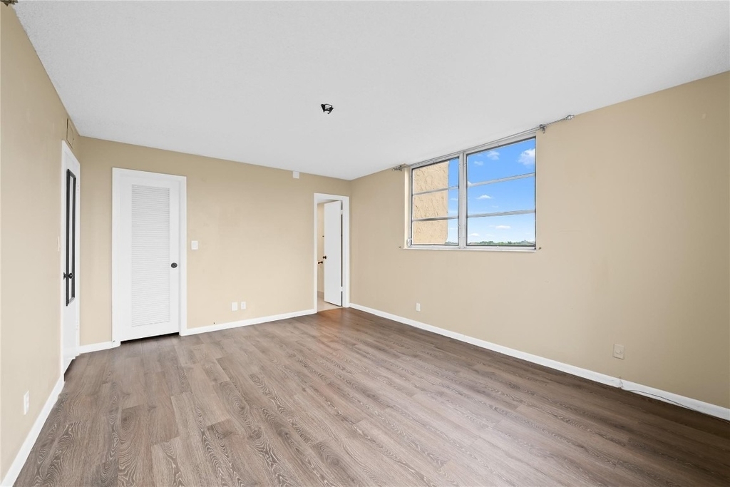3300 W Rolling Hills Circle - Photo 11