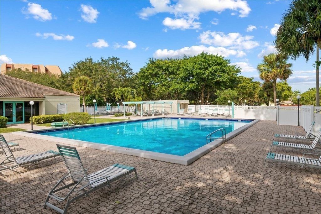 3300 W Rolling Hills Circle - Photo 16