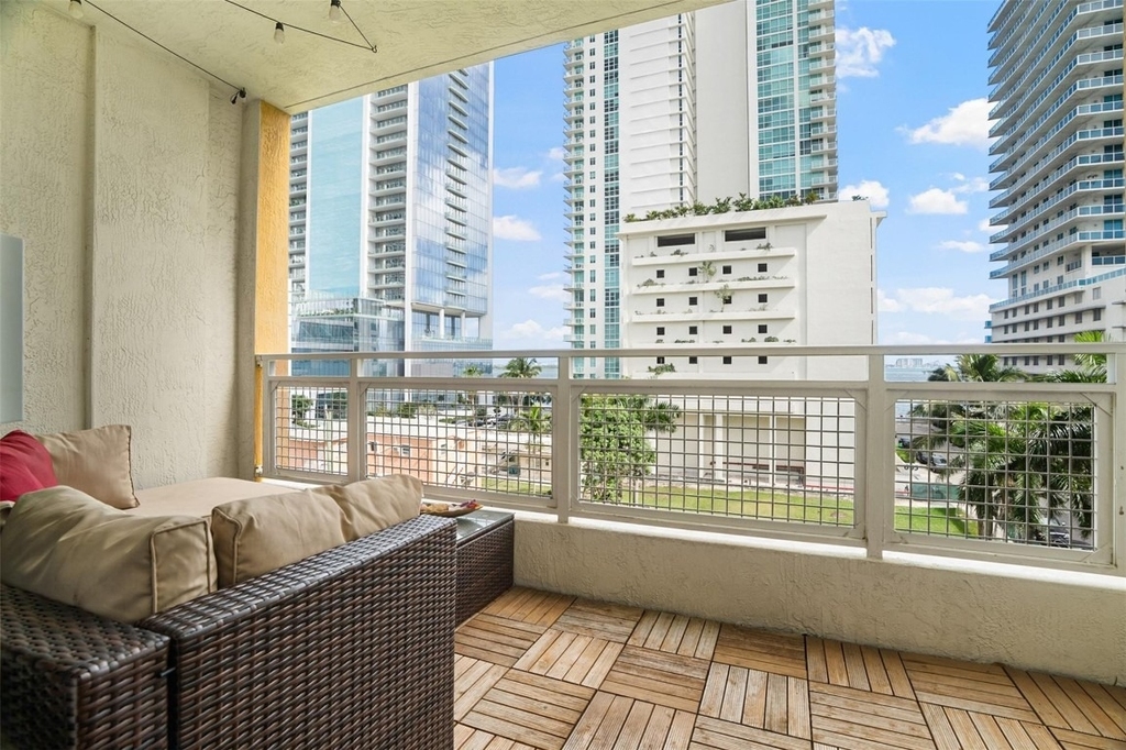 471 Ne 25th Street - Photo 4