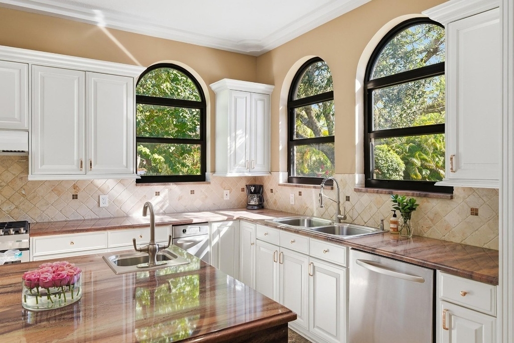 10270 Sw 58th Street - Photo 9