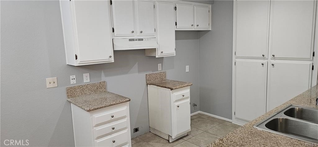 8718 Weybridge - Photo 2