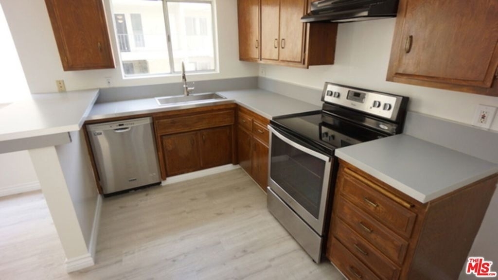 1418 S Bentley Avenue - Photo 32