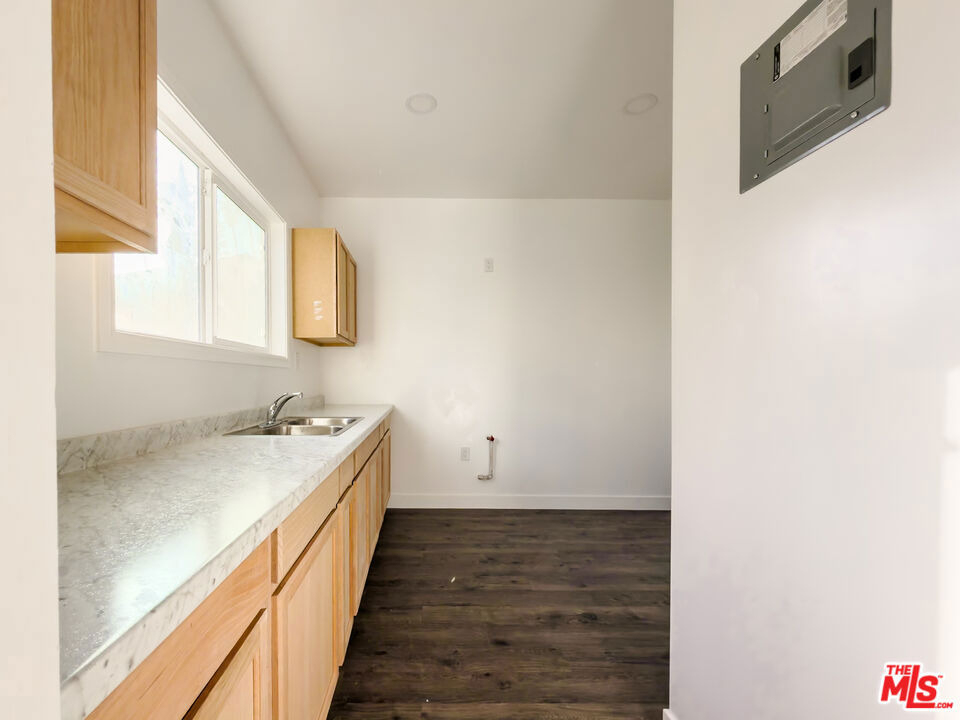 908 S Normandie Avenue - Photo 14