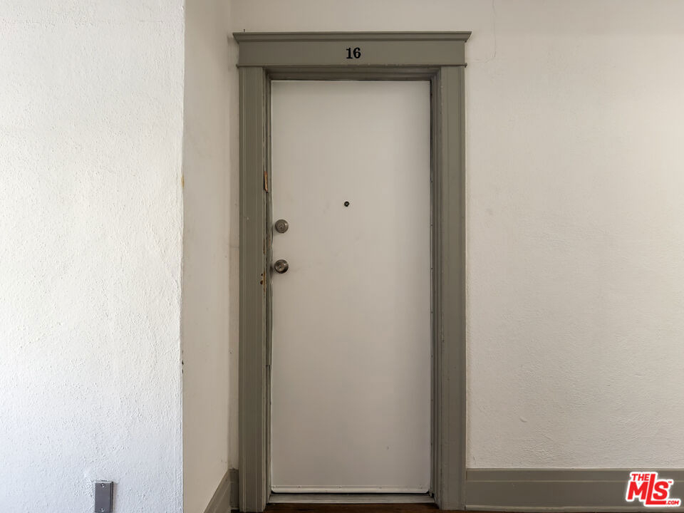 908 S Normandie Avenue - Photo 9