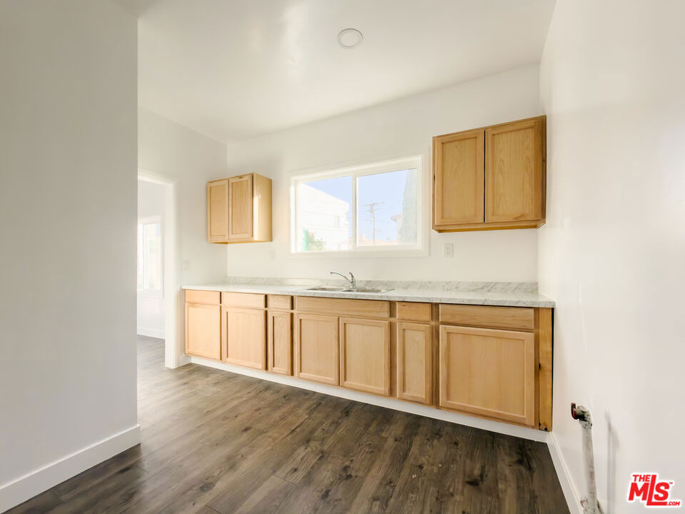 908 S Normandie Avenue - Photo 16