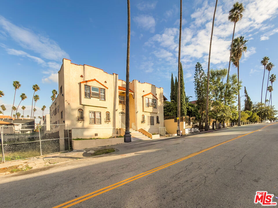 908 S Normandie Avenue - Photo 4