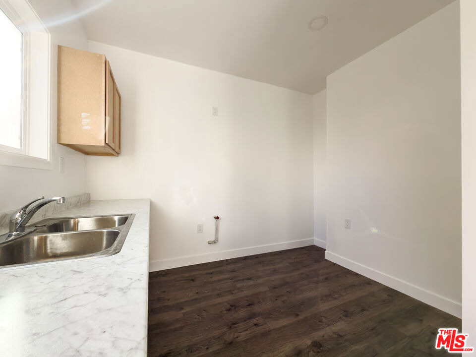 908 S Normandie Avenue - Photo 15