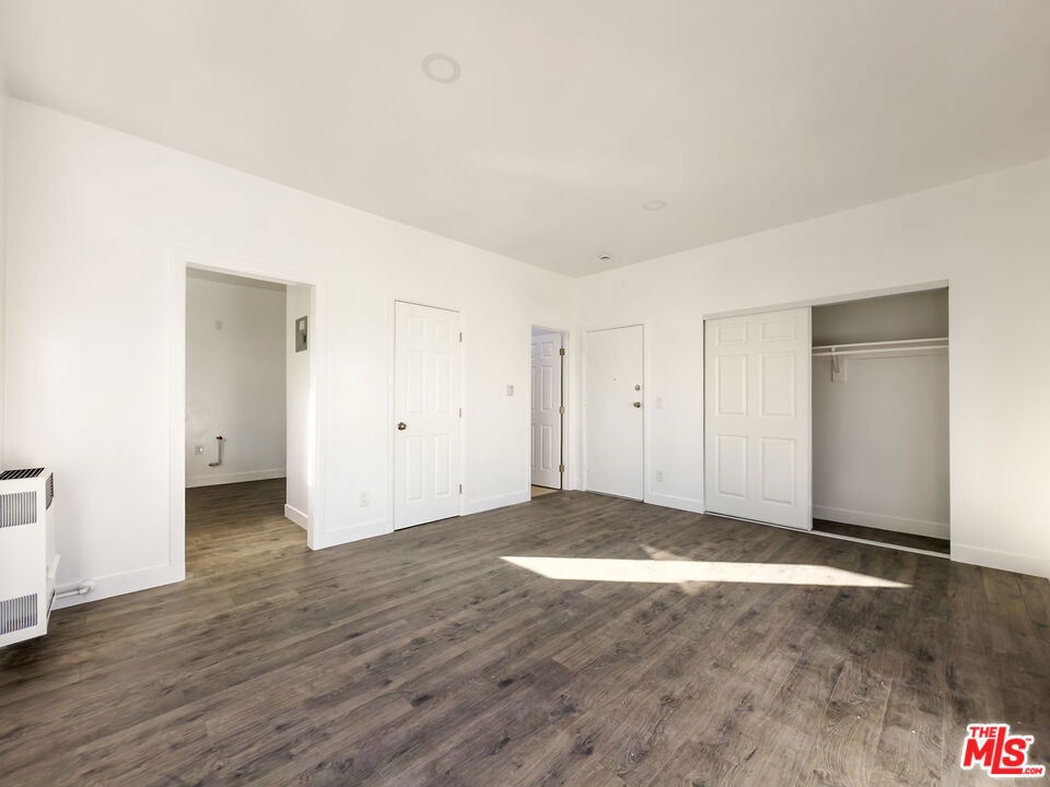 908 S Normandie Avenue - Photo 12
