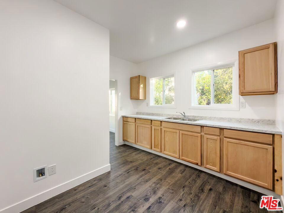 908 S Normandie Avenue - Photo 15